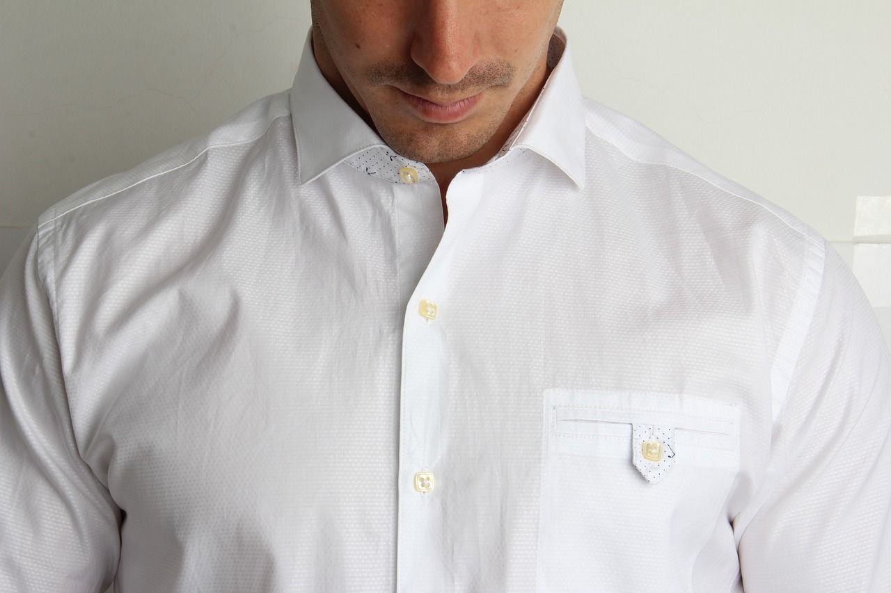 Podstawy elegancji - jak dobrać klasyczną koszulę do garderoby męskiej?