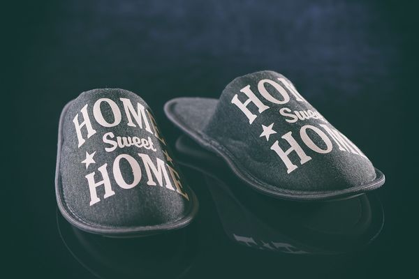 Domowy komfort: praktyczne i eleganckie obuwie